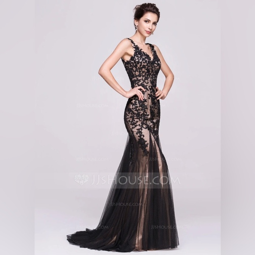 NWT JJ’s House Trumpet Mermaid V-Neck Train Tulle Lace Evening Gown | Size 4